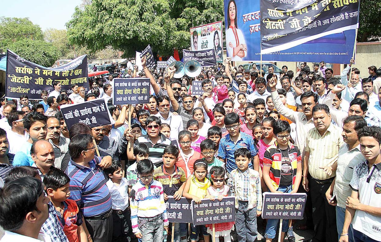 Bullion traders families With performances at Collectorate
