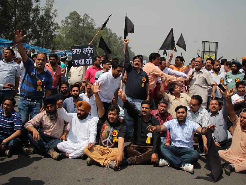 Jewellers, blockade Rajpura, queues of vehicles, performance, Patiala