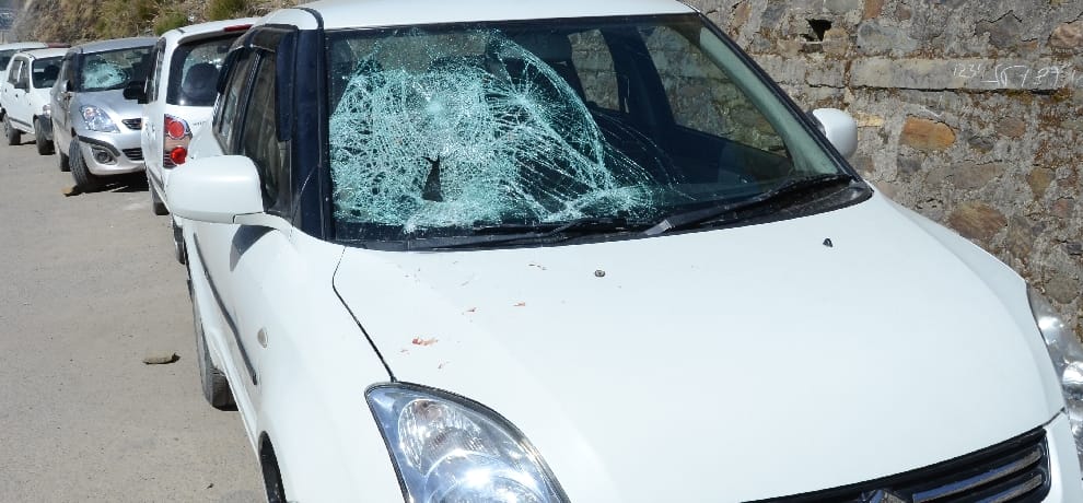information of theft police bring to car.