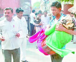 The two sides clash, eight injured