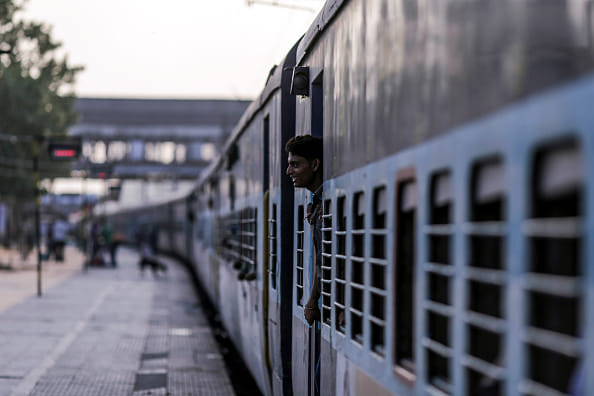 The train stood 45 minute because of drunken station master 