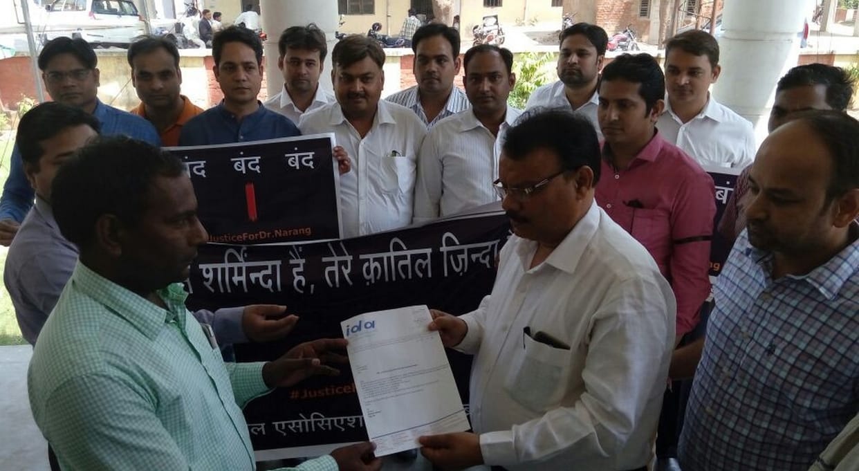 doctors angry, pradarshan
