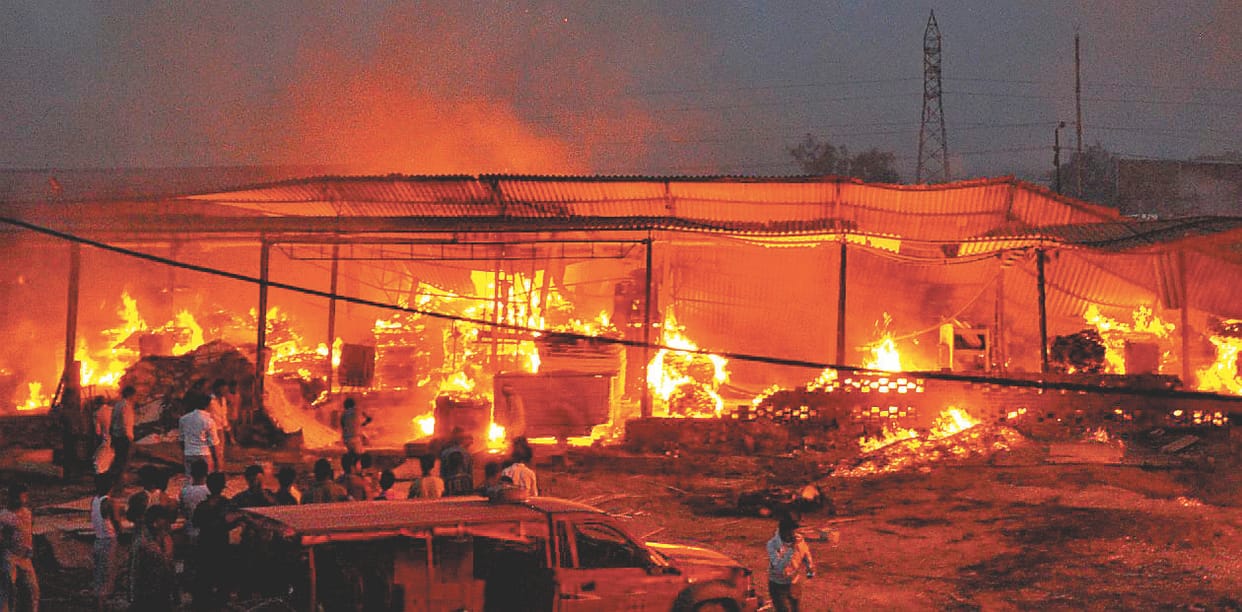 Fire half a dozen houses Rakra