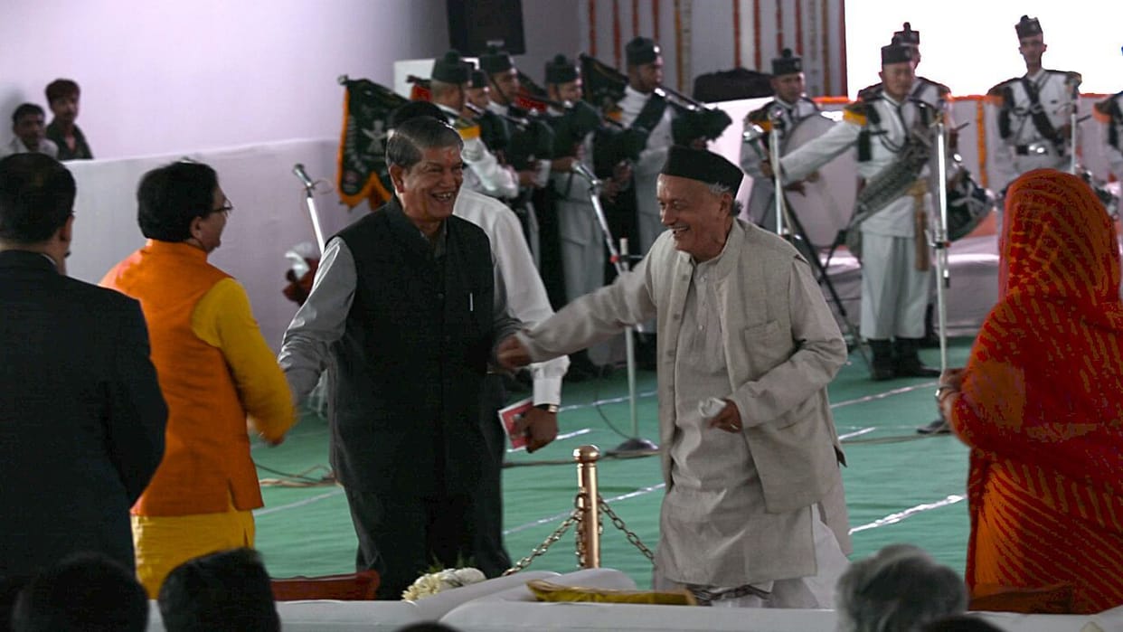 congress and bjp leader meet in function