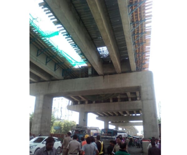 lucknow metro flyover r cement falls on car