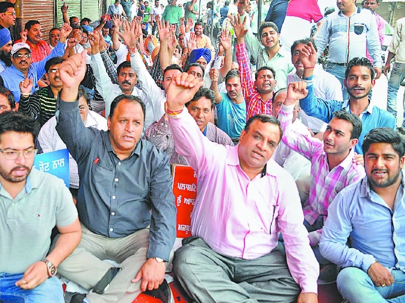 protest, protest against plastic ban in ludhiana, protest in ludhiana