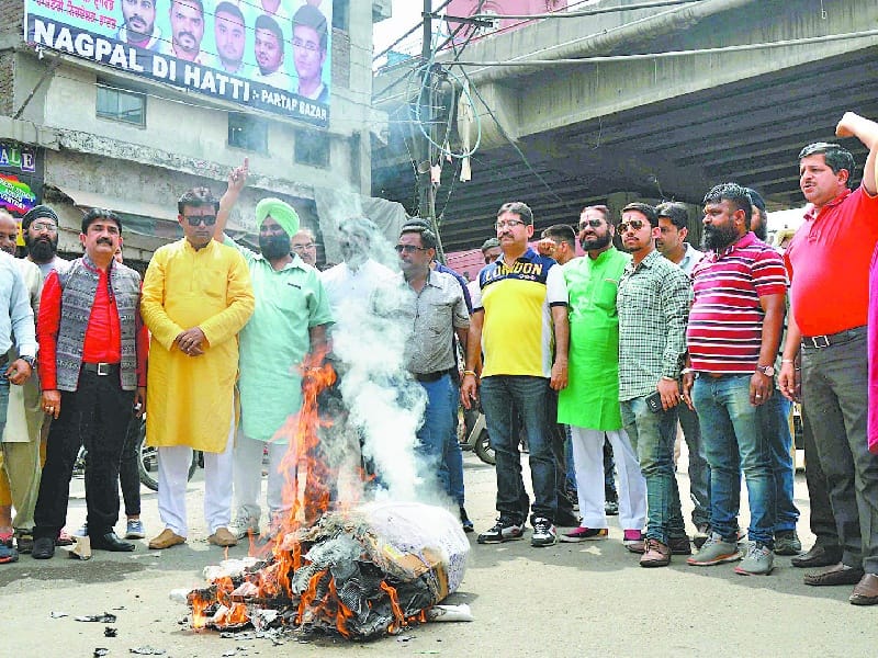protest, protest against private schools in ludhiana, ludhiana protest