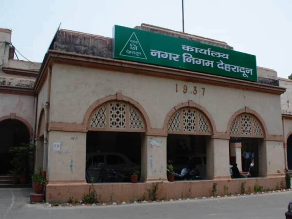 dehradun secretariat police shocked to see dirty work 