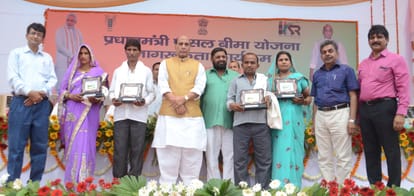 Central govt to make 300 smart villages.