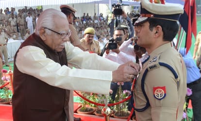 Governor Ram Naik in Ratik Parade in Lucknow.