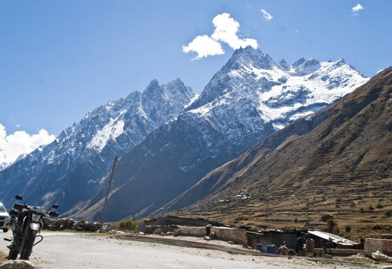 road in india chaina border uttarakhand