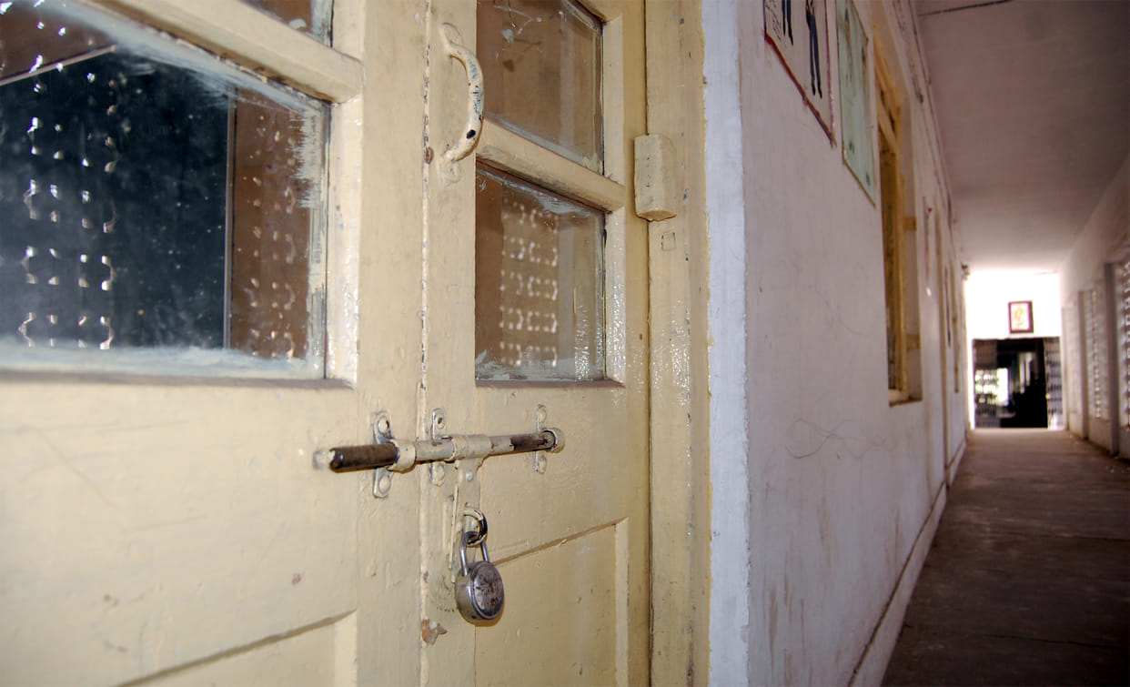 villagers protest outside Government school in Narwana 