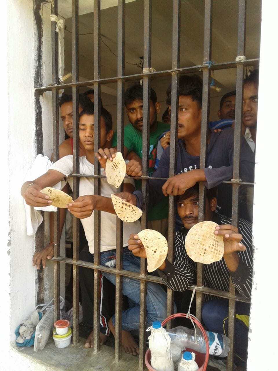prisoners captured varanasi jail superintendent and jailer made hostage