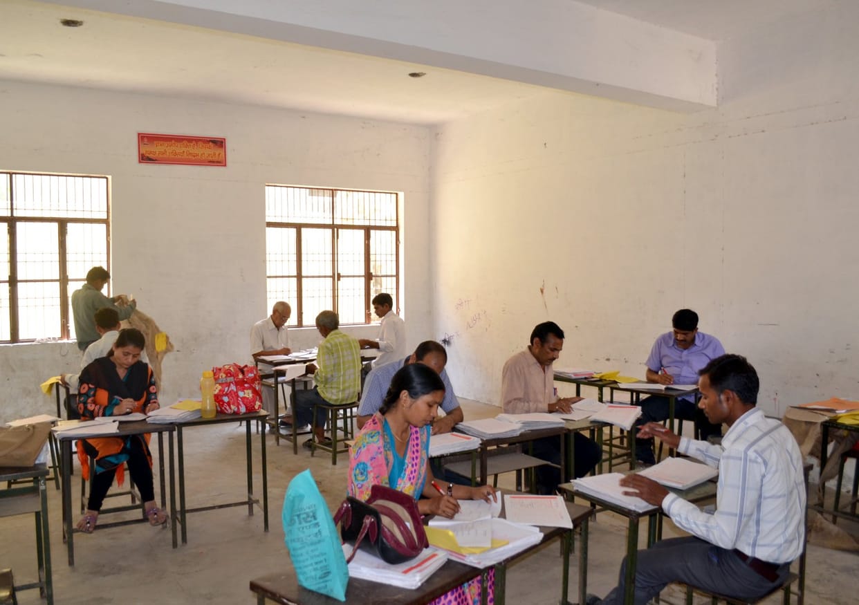  Teachers are suffering from heat and thirst