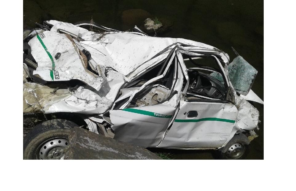 car fell in deep velly two died