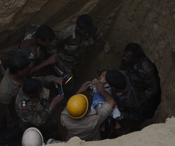 Girl died who fall into a borwell in kanpur