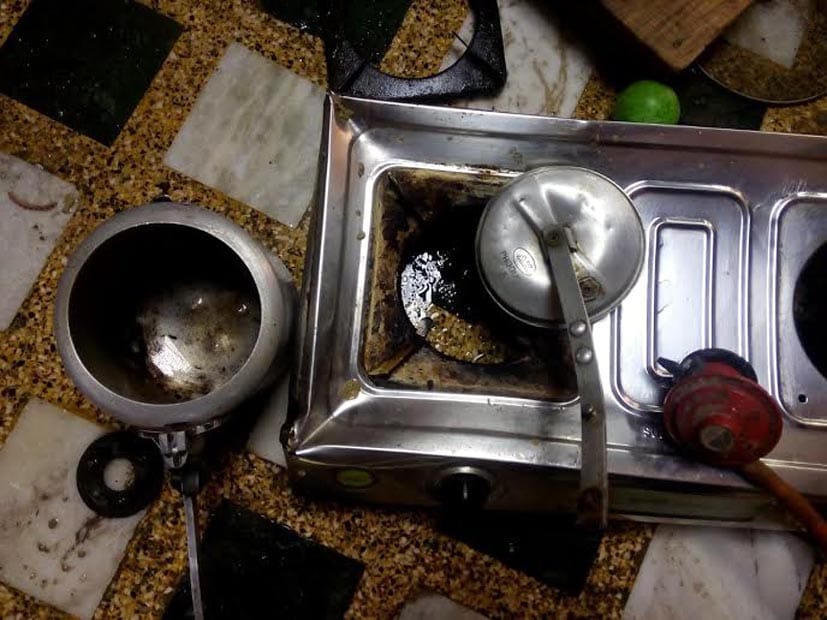 Female cooker bursts Including two children Scorched