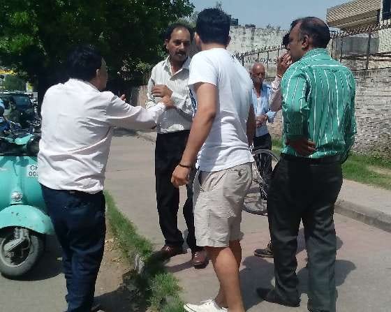 accident, housing board accident, panchkula accident, father son beaten, panchkula