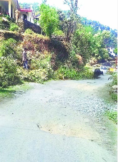 Kausani the Broken Road