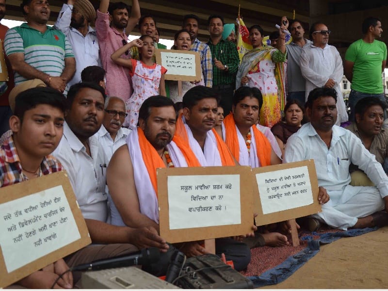 hunger strike, parents on strike in ludhiana, strike in ludhiana