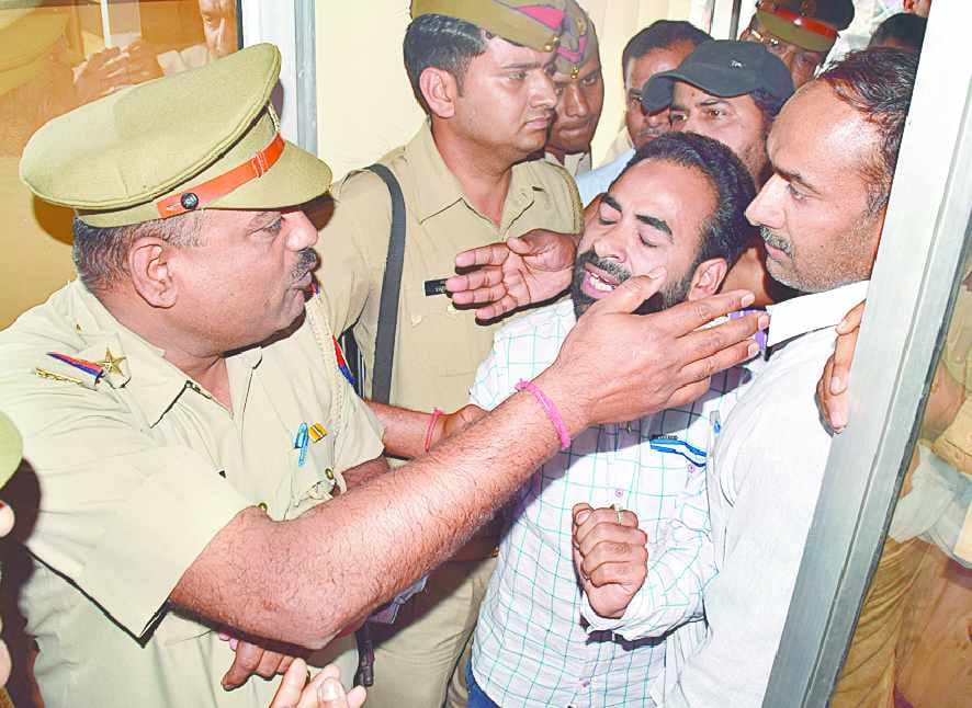 SSP office lawyers-police scuffle
