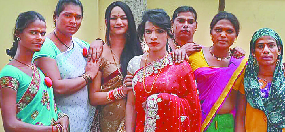 pm narendra modi will distribute e rickshaw to transgenders in noida 