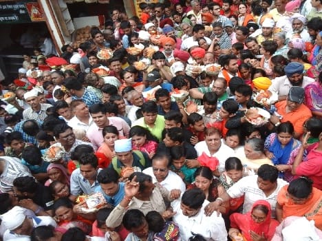 thousands of piligrim take darshan in naina devi temple