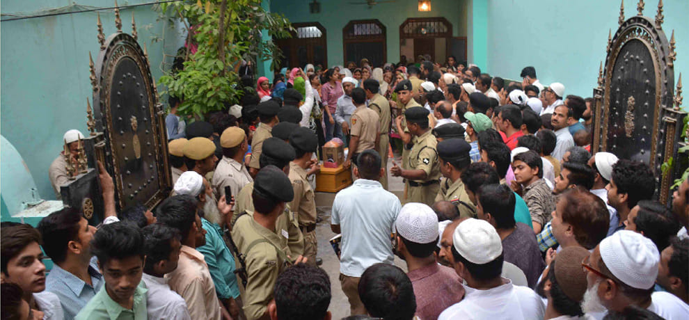 with slogan of jai hind NIA officer Tanzil ahmad Funeral