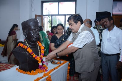  Nitin Gadkari in Lucknow supports nationalist ideology.