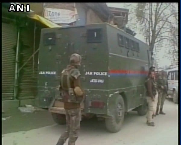 policeman injured in firing incident in pulwama