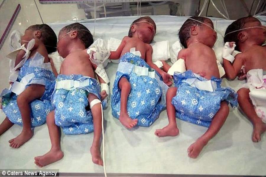 woman gives birth to quintuplets