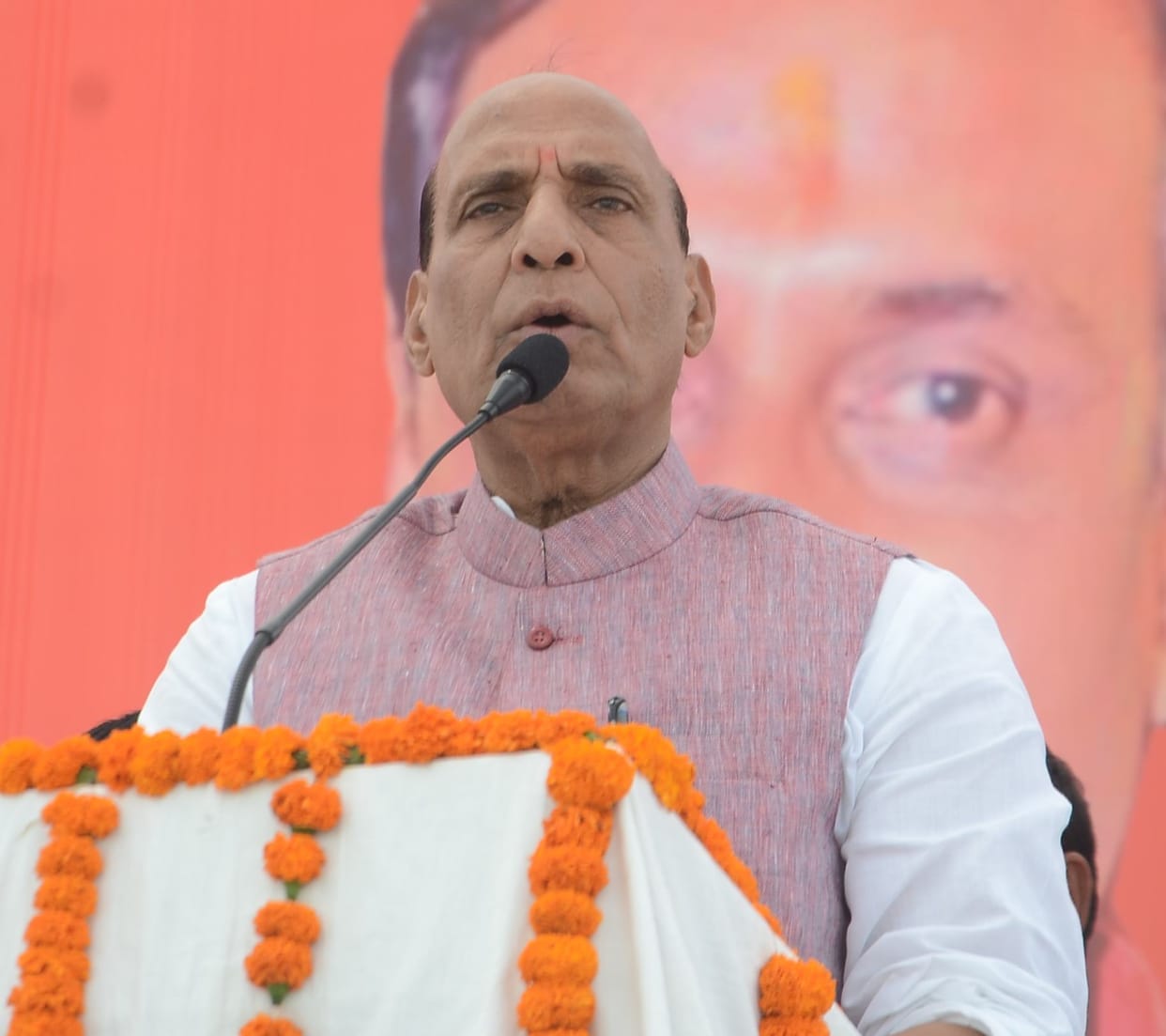  Home minister targets UP govt.