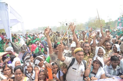  Home minister targets UP govt.