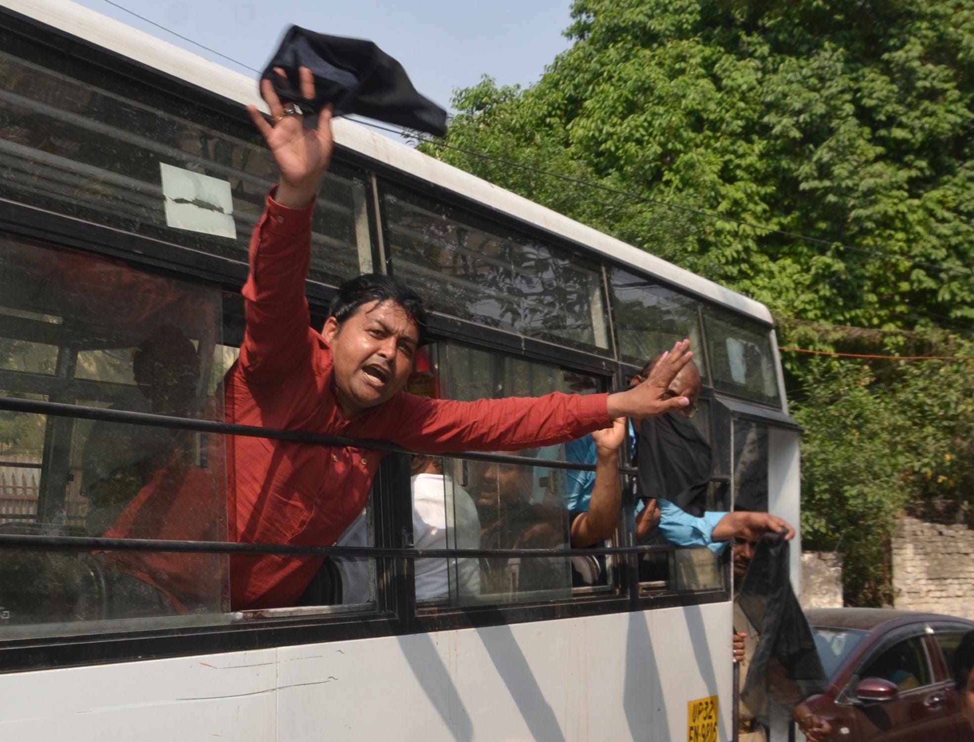 Lathicharge on jewellers for protest in Lucknow.