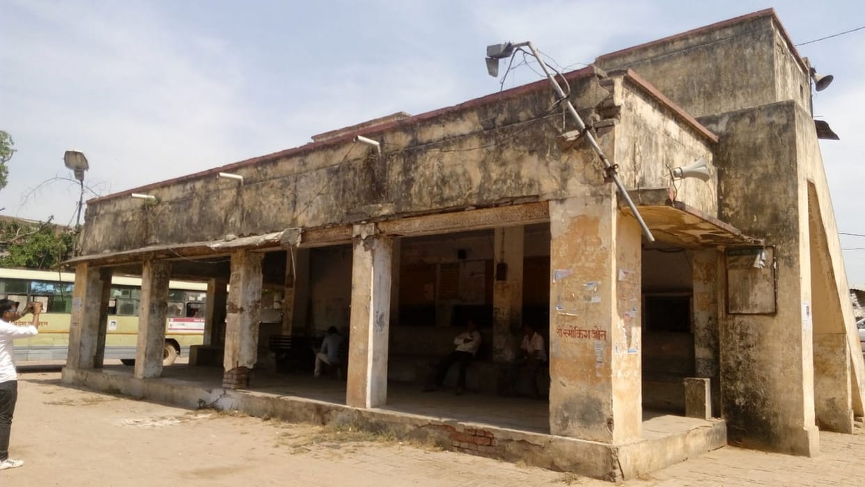 road bus stand problem