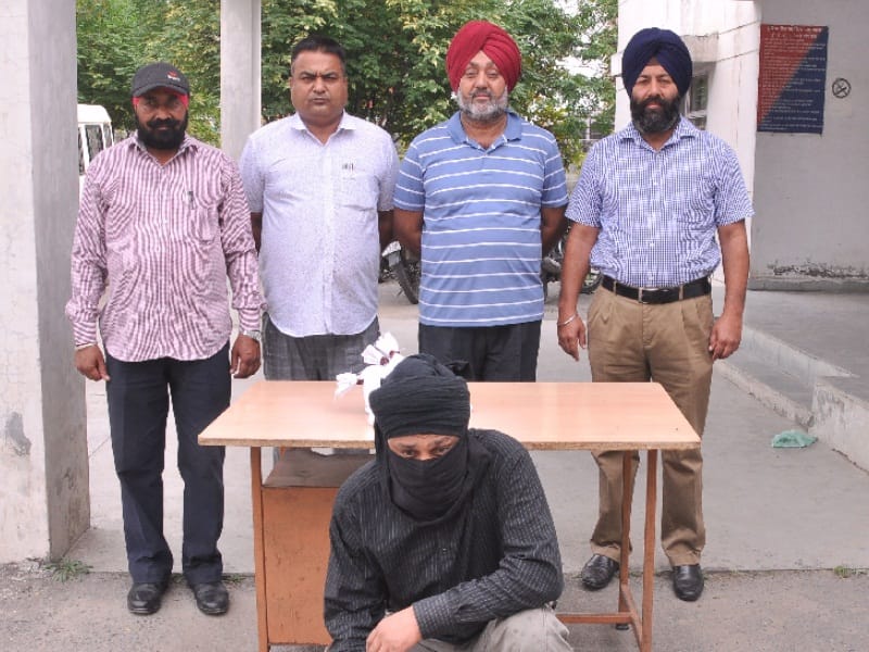 arrest with heroine, one arrest in fagwada, arrest one and half carore heroine, amritsar
