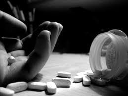 lovers tries to commit suicide, boy dies girl critical