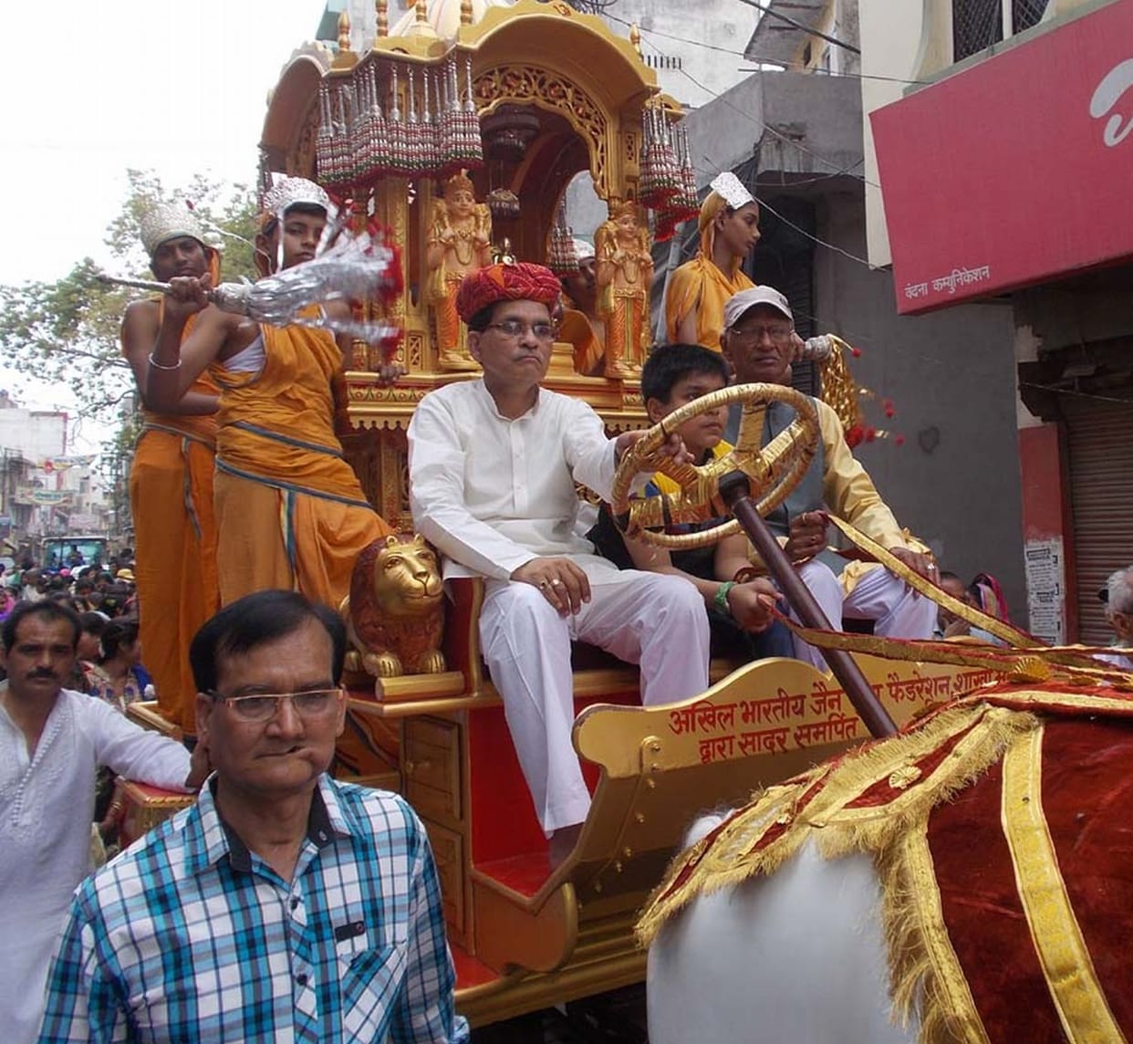bhagavaan aadinaath kee jayantee par nikaalee shobhaayaatra