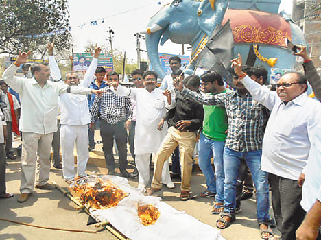 Traders protest excise duty on road