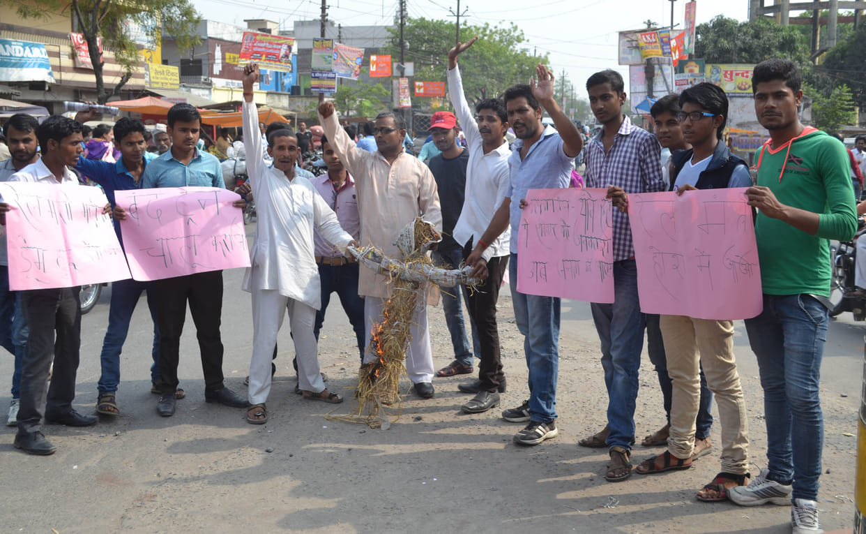 Congress workers burnt effigies