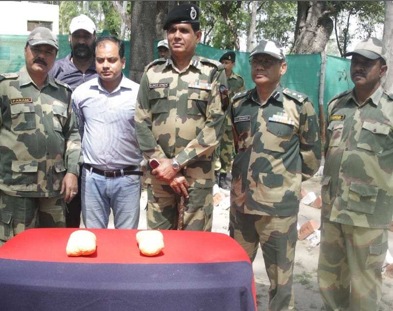 drug smuggling, drug racket, pak smugglers encounter, firozpur, indo pak border, punjab, bsf