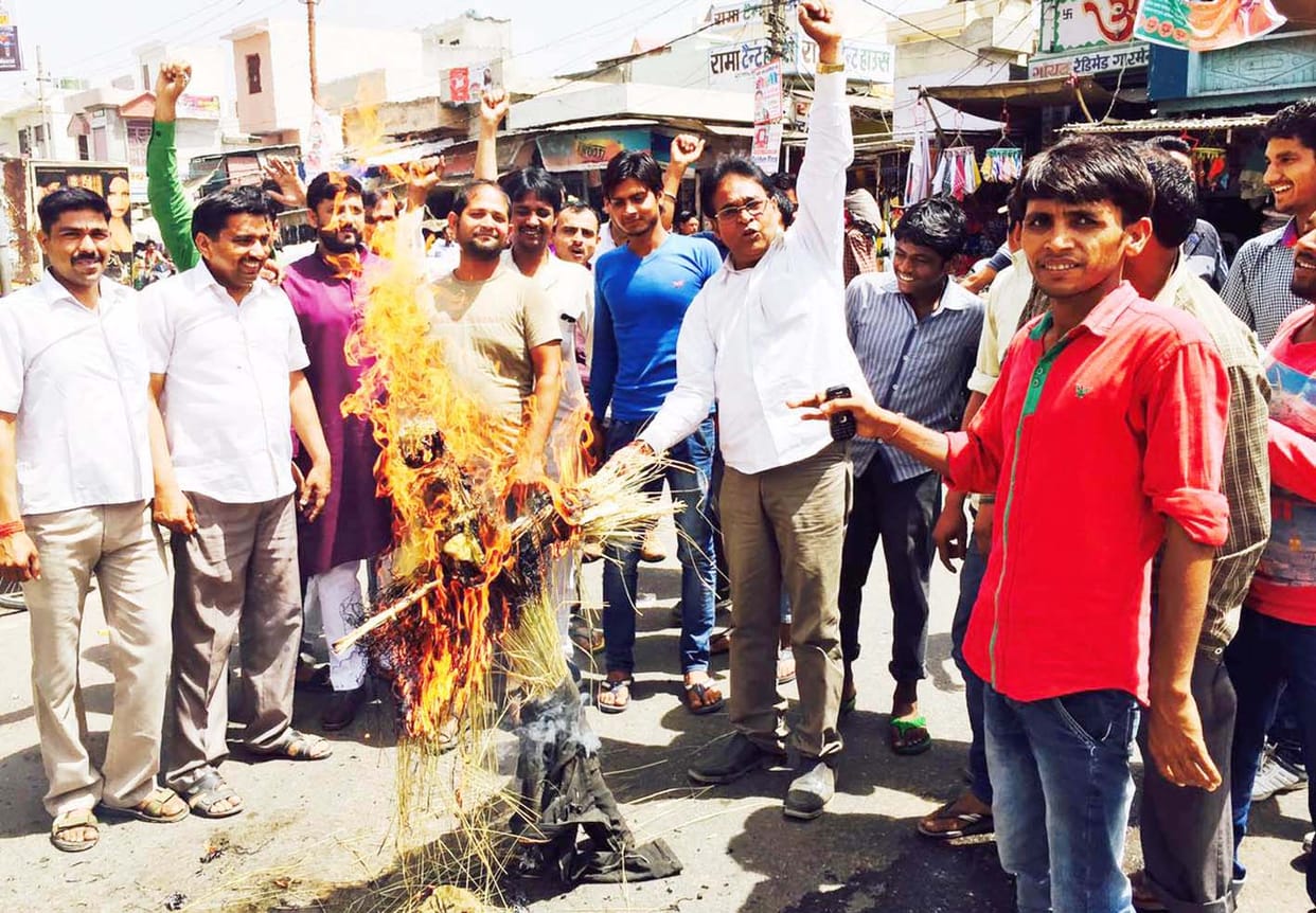 Uttarakhand burned an effigy of Prime Minister in case