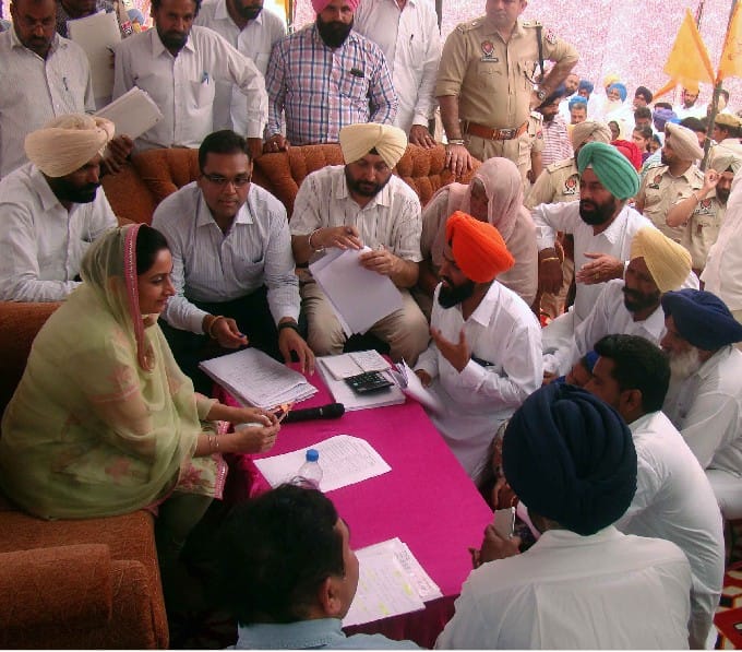 harsimrat kaur badal says Congress and aam aadmi party the visible political end