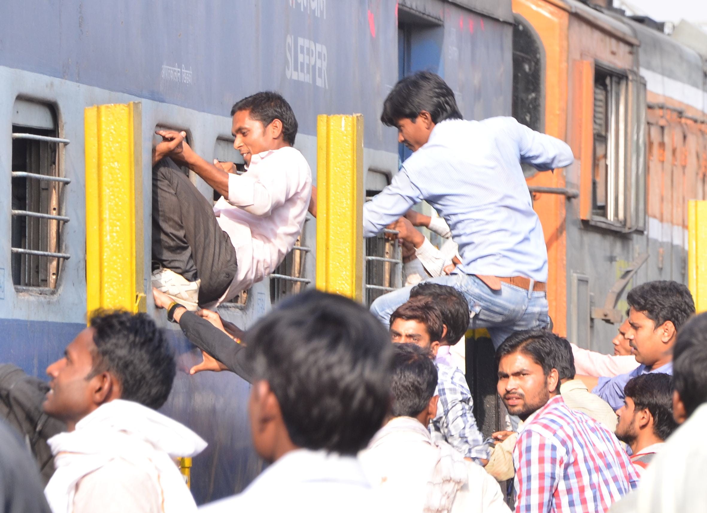 rush at lucknow charbagh station after exam