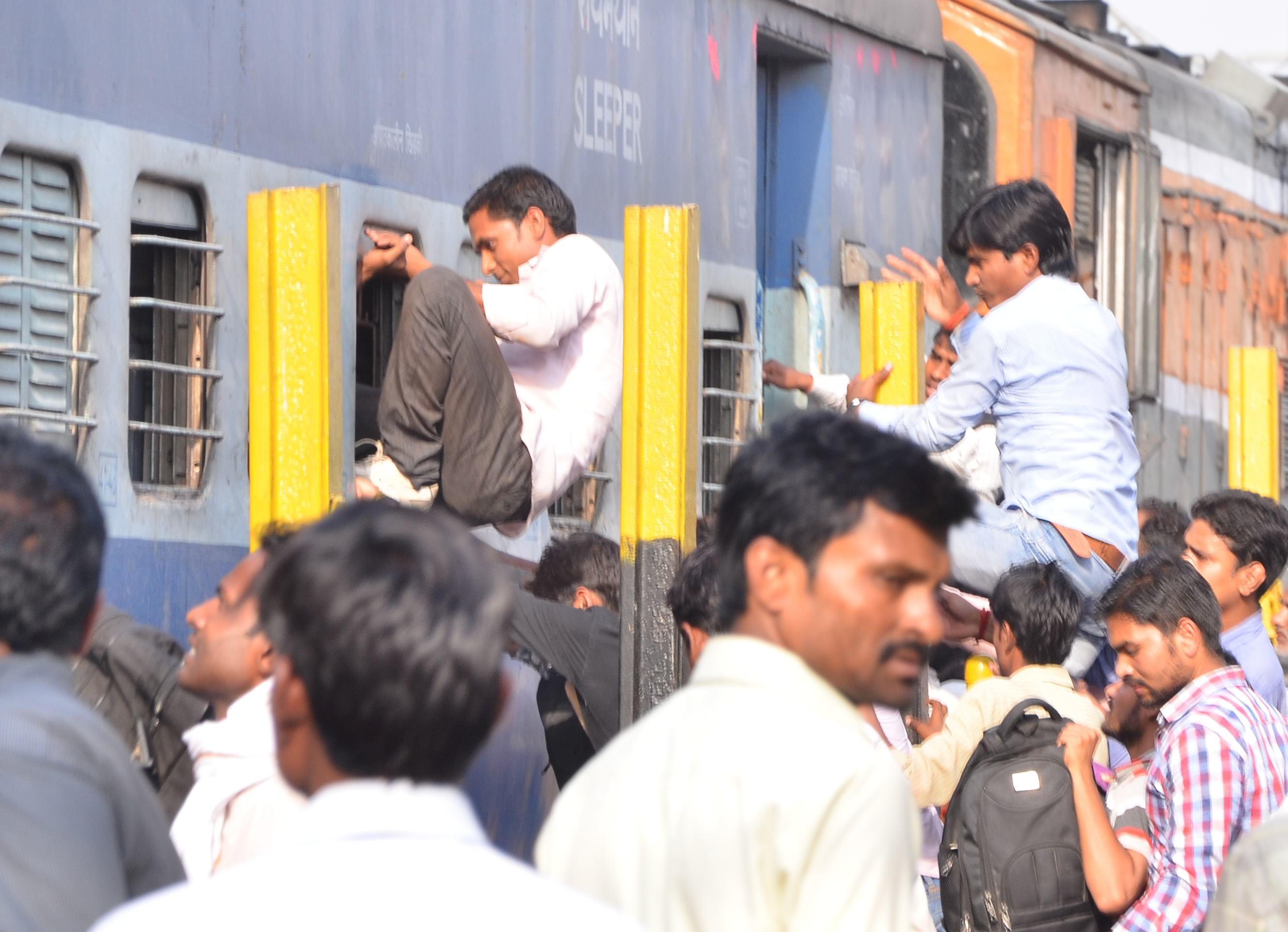 rush at lucknow charbagh station after exam