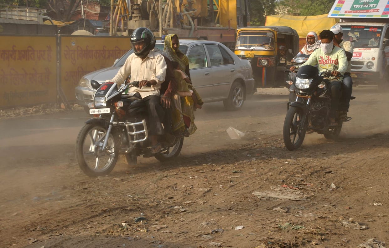 bhiwani news, damage road, dust, shopkeepers, jam