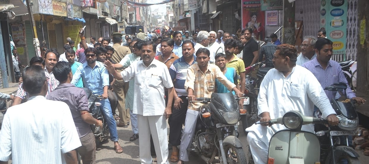 baajaar band ka raha mila jula asar