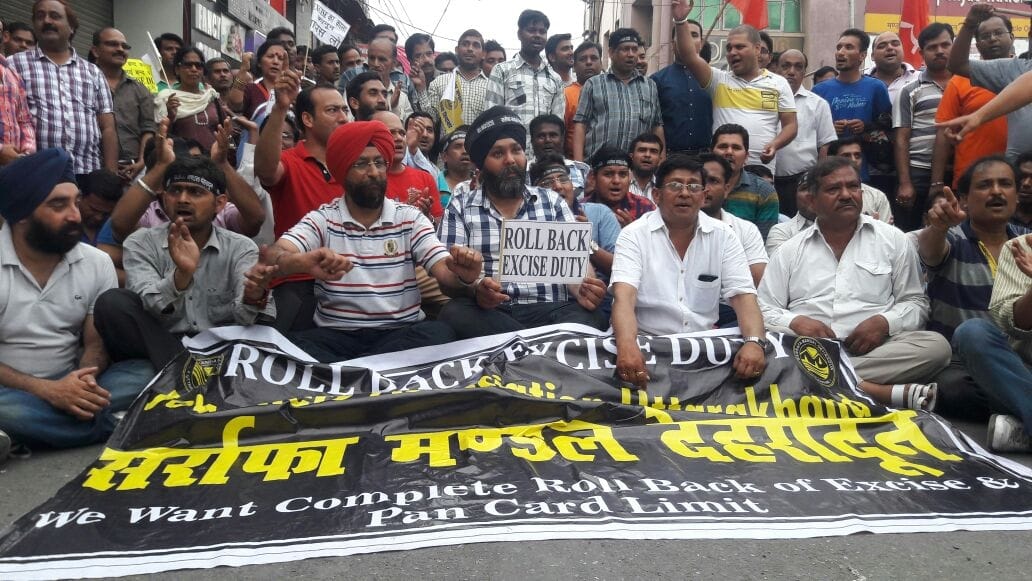Jewelry traders strike in dehradun