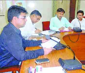 Six officers pay cut
