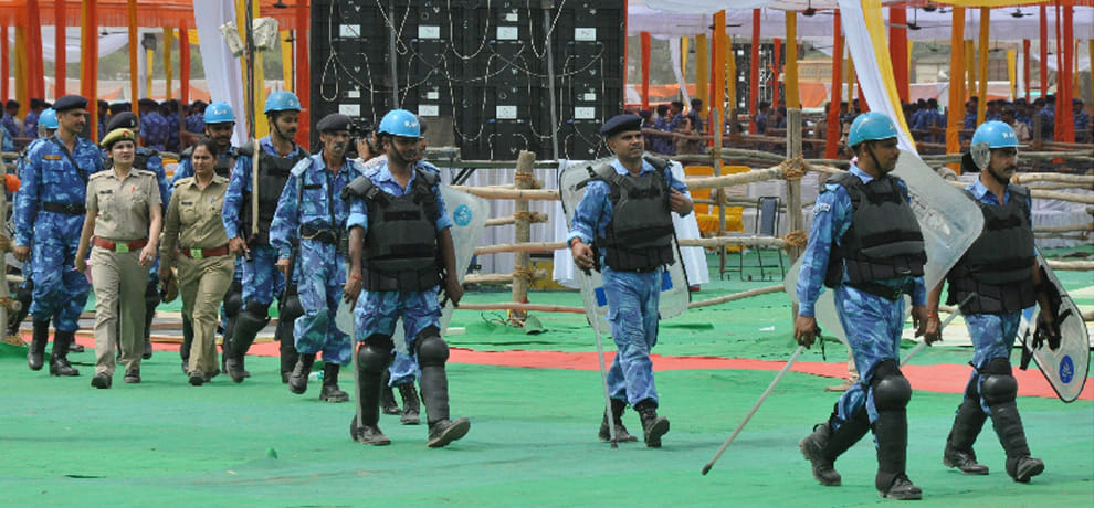 Sarraf arrested five are going to show black flags to Modi